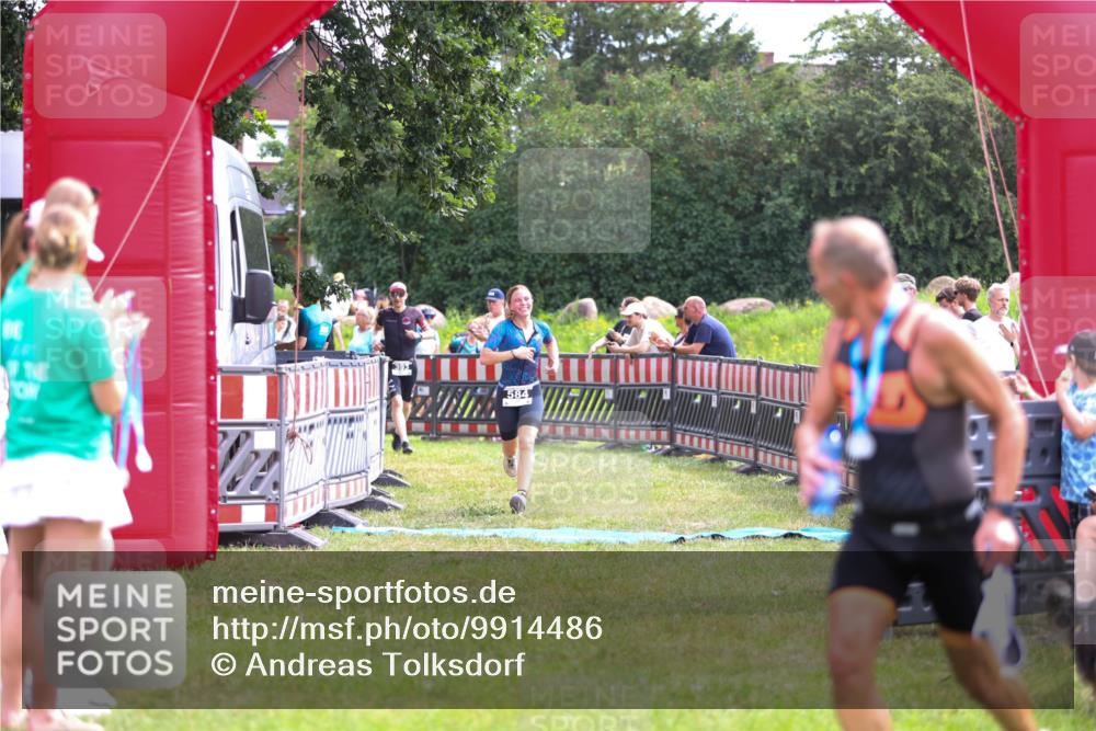 21.06.2026 - 29. Vierlanden-Triathlon Andreas Tolksdorf http://msf.ph/oto/9914486 21.06.2026 11:25:38 Ziel 357, 359, 393, 584, 603 meine-sportfotos.de