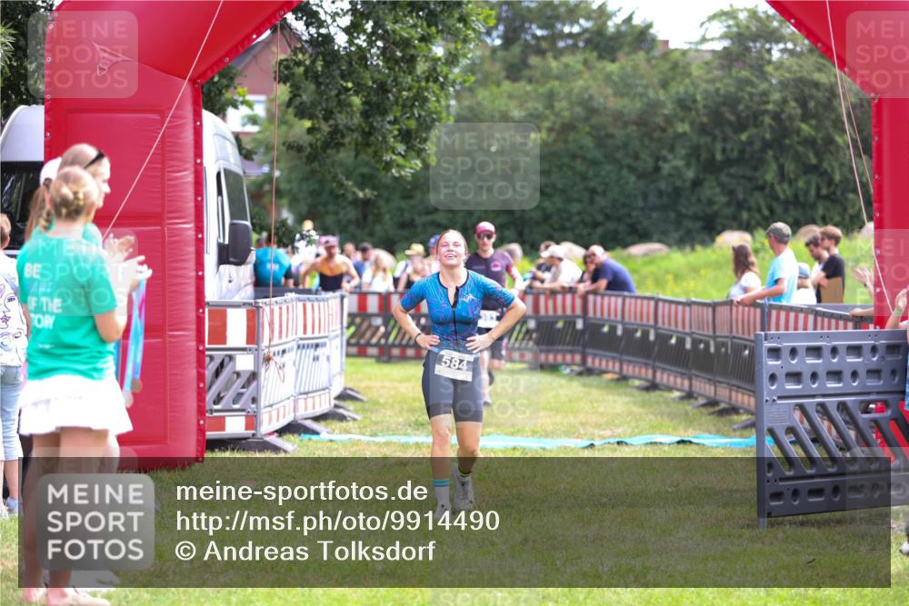 21.06.2026 - 29. Vierlanden-Triathlon Andreas Tolksdorf http://msf.ph/oto/9914490 21.06.2026 11:25:40 Ziel 357, 359, 393, 584, 603 meine-sportfotos.de