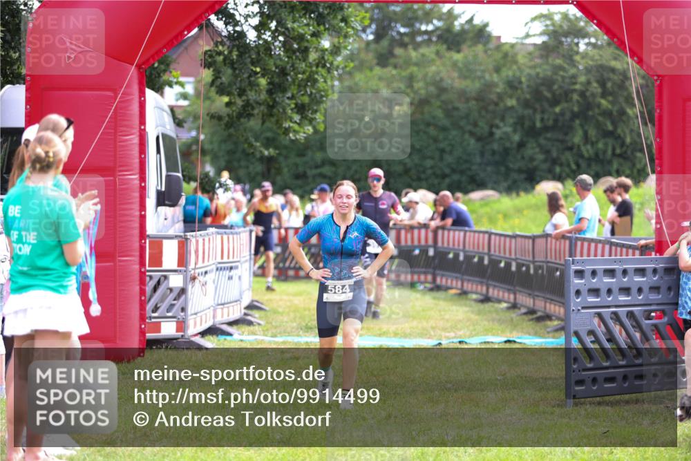 21.06.2026 - 29. Vierlanden-Triathlon Andreas Tolksdorf http://msf.ph/oto/9914499 21.06.2026 11:25:41 Ziel 357, 359, 393, 584, 603 meine-sportfotos.de