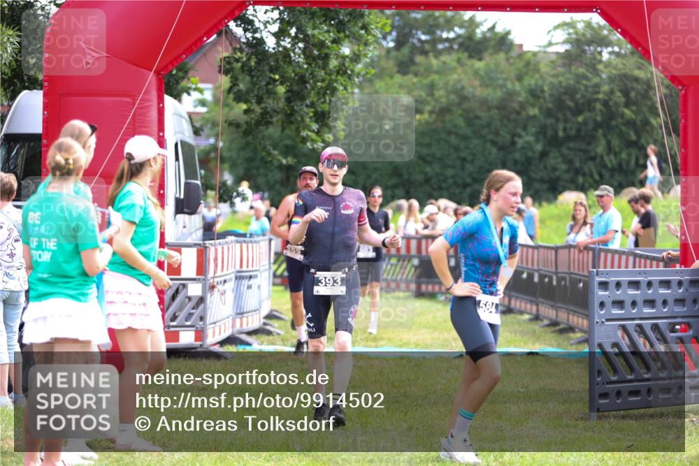 21.06.2026 - 29. Vierlanden-Triathlon Andreas Tolksdorf http://msf.ph/oto/9914502 21.06.2026 11:25:45 Ziel 357, 359, 393, 603 meine-sportfotos.de