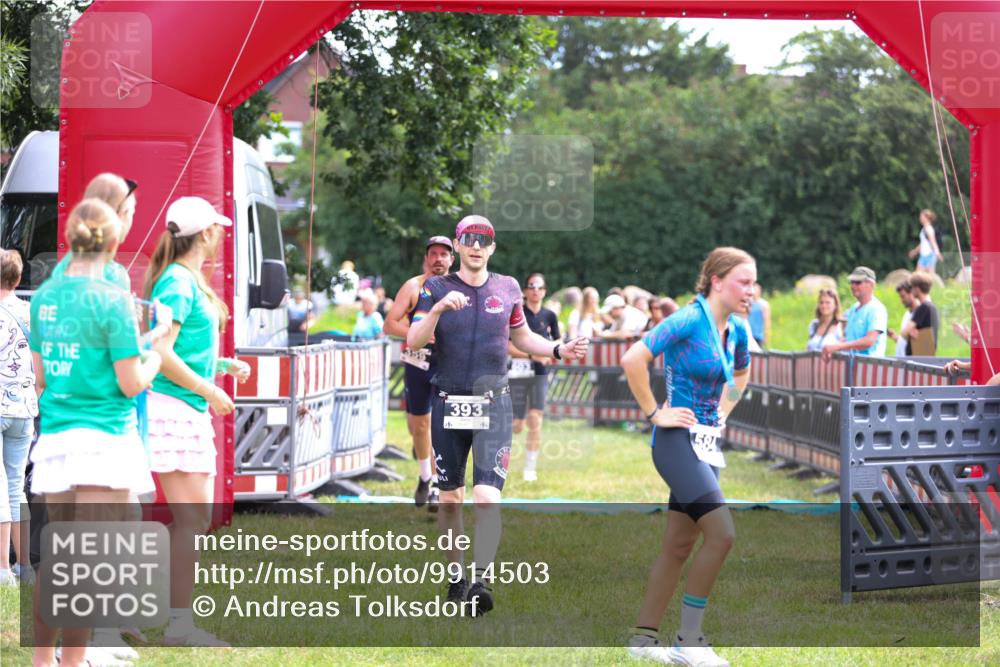 21.06.2026 - 29. Vierlanden-Triathlon Andreas Tolksdorf http://msf.ph/oto/9914503 21.06.2026 11:25:45 Ziel 357, 359, 393, 603 meine-sportfotos.de