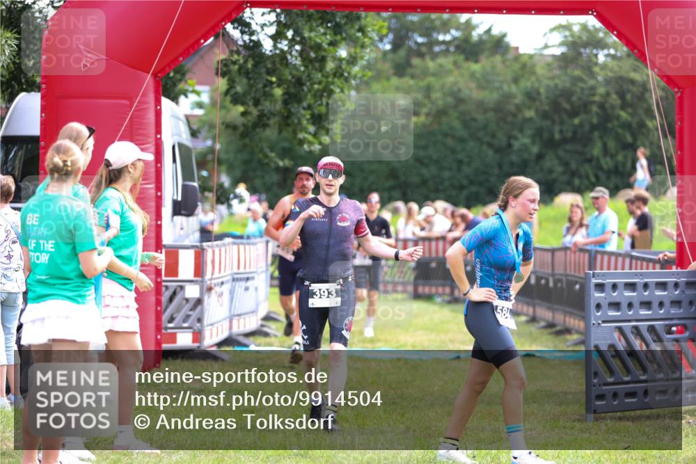 21.06.2026 - 29. Vierlanden-Triathlon Andreas Tolksdorf http://msf.ph/oto/9914504 21.06.2026 11:25:45 Ziel 357, 359, 393, 603 meine-sportfotos.de