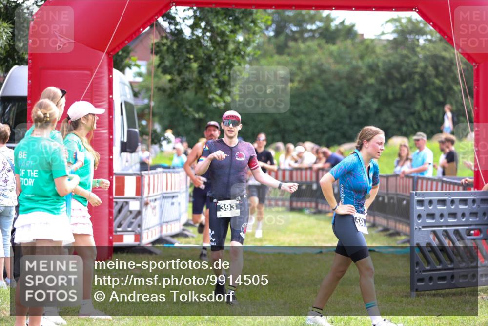 21.06.2026 - 29. Vierlanden-Triathlon Andreas Tolksdorf http://msf.ph/oto/9914505 21.06.2026 11:25:45 Ziel 357, 359, 393, 603 meine-sportfotos.de