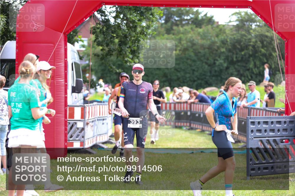 21.06.2026 - 29. Vierlanden-Triathlon Andreas Tolksdorf http://msf.ph/oto/9914506 21.06.2026 11:25:45 Ziel 357, 359, 393, 603 meine-sportfotos.de