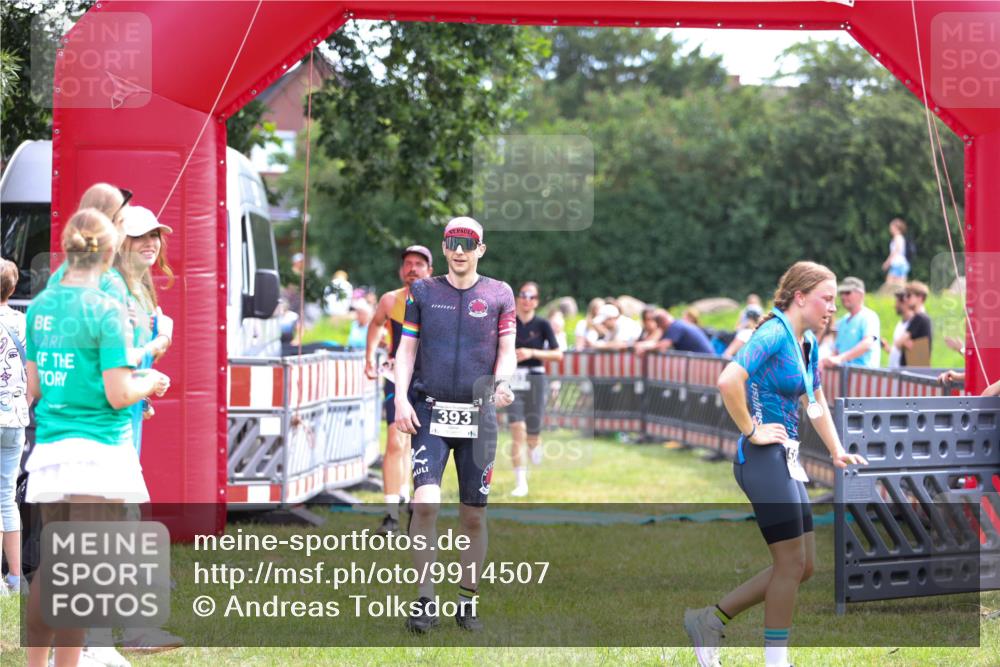 21.06.2026 - 29. Vierlanden-Triathlon Andreas Tolksdorf http://msf.ph/oto/9914507 21.06.2026 11:25:45 Ziel 357, 359, 393, 603 meine-sportfotos.de