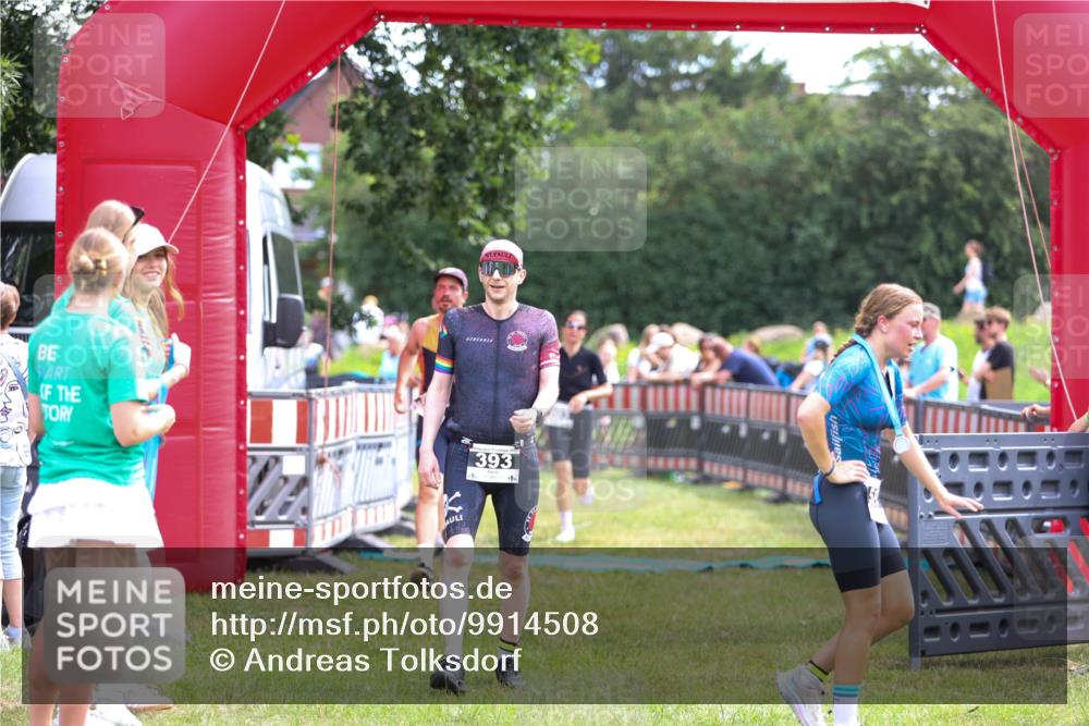21.06.2026 - 29. Vierlanden-Triathlon Andreas Tolksdorf http://msf.ph/oto/9914508 21.06.2026 11:25:45 Ziel 357, 359, 393, 603 meine-sportfotos.de