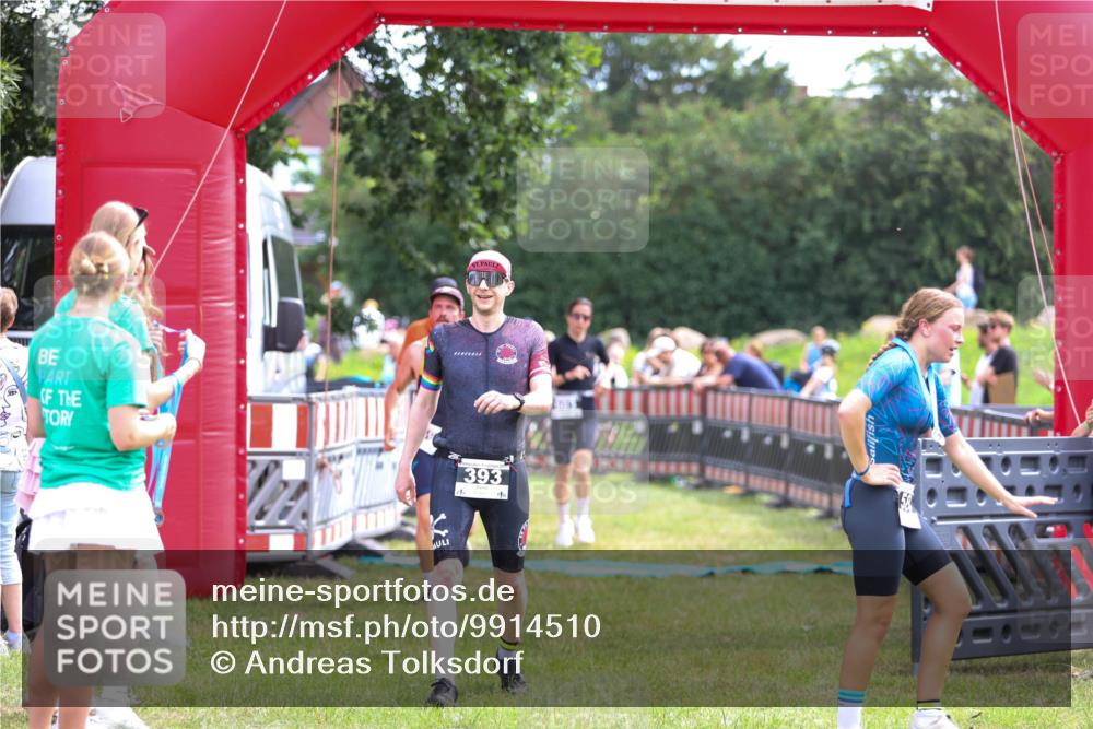 21.06.2026 - 29. Vierlanden-Triathlon Andreas Tolksdorf http://msf.ph/oto/9914510 21.06.2026 11:25:46 Ziel 357, 359, 393, 603 meine-sportfotos.de