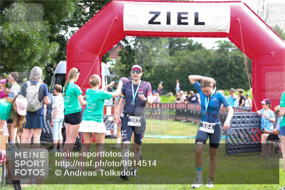 21.06.2026 - 29. Vierlanden-Triathlon Andreas Tolksdorf http://msf.ph/oto/9914514 21.06.2026 11:25:50 Ziel 357, 359, 603 meine-sportfotos.de