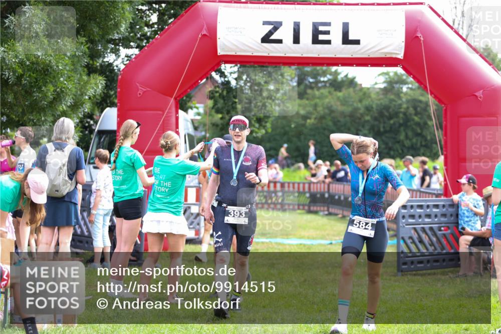 21.06.2026 - 29. Vierlanden-Triathlon Andreas Tolksdorf http://msf.ph/oto/9914515 21.06.2026 11:25:50 Ziel 357, 359, 603 meine-sportfotos.de