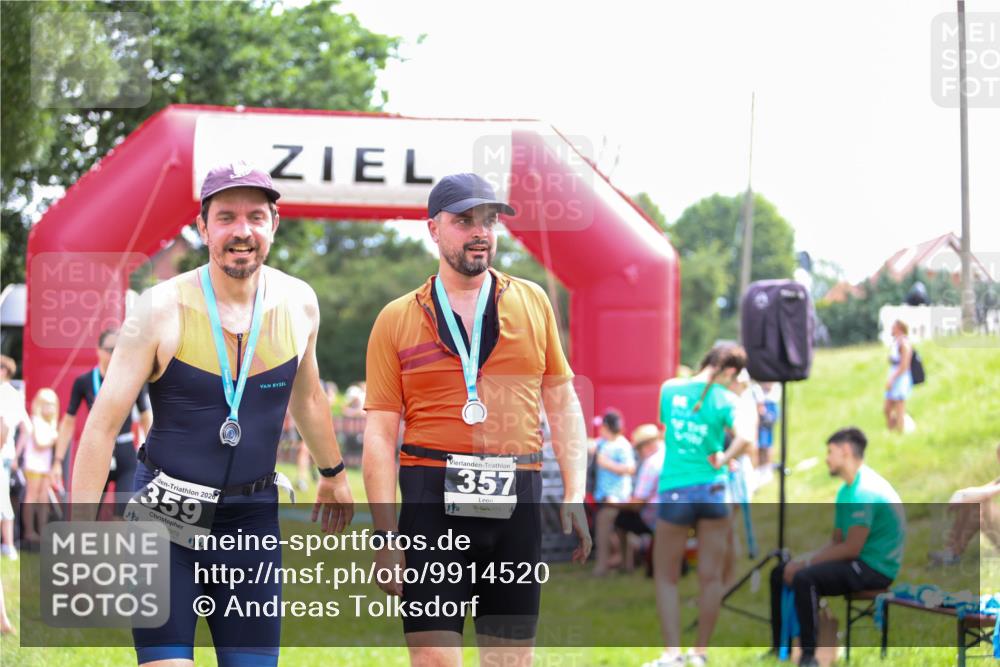 21.06.2026 - 29. Vierlanden-Triathlon Andreas Tolksdorf http://msf.ph/oto/9914520 21.06.2026 11:26:00 Ziel 477, 562 meine-sportfotos.de