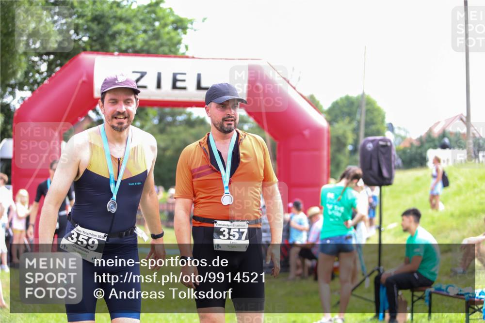 21.06.2026 - 29. Vierlanden-Triathlon Andreas Tolksdorf http://msf.ph/oto/9914521 21.06.2026 11:26:00 Ziel 477, 562 meine-sportfotos.de