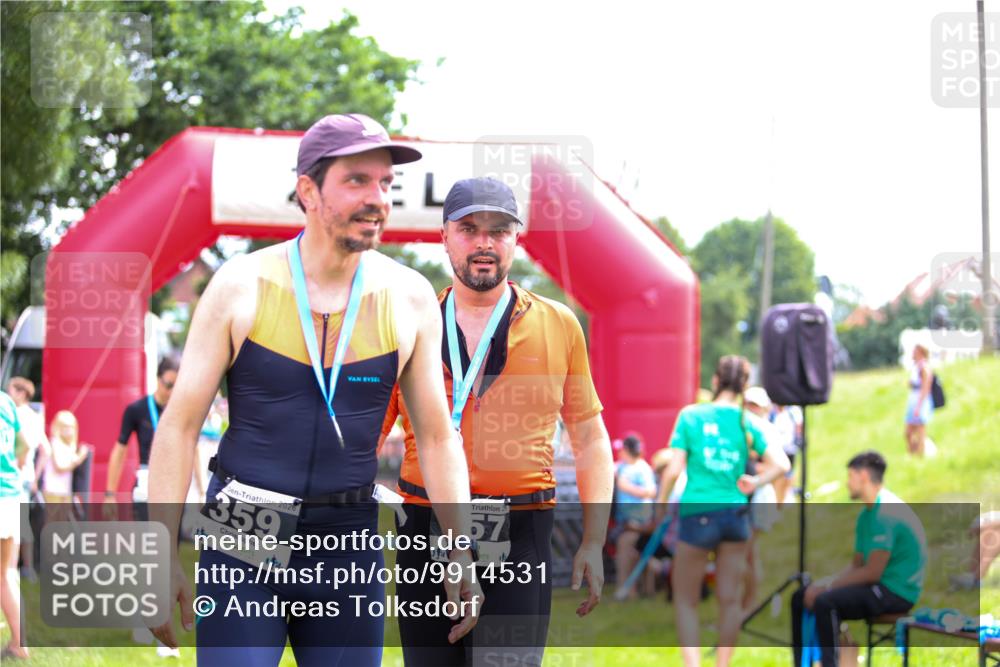21.06.2026 - 29. Vierlanden-Triathlon Andreas Tolksdorf http://msf.ph/oto/9914531 21.06.2026 11:26:00 Ziel 477, 562 meine-sportfotos.de
