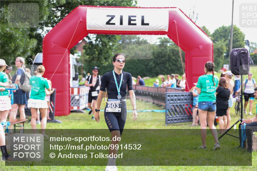 21.06.2026 - 29. Vierlanden-Triathlon Andreas Tolksdorf http://msf.ph/oto/9914532 21.06.2026 11:26:03 Ziel 477, 562 meine-sportfotos.de