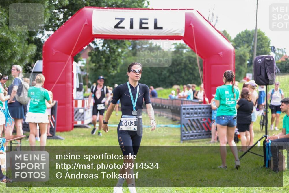 21.06.2026 - 29. Vierlanden-Triathlon Andreas Tolksdorf http://msf.ph/oto/9914534 21.06.2026 11:26:03 Ziel 477, 562 meine-sportfotos.de
