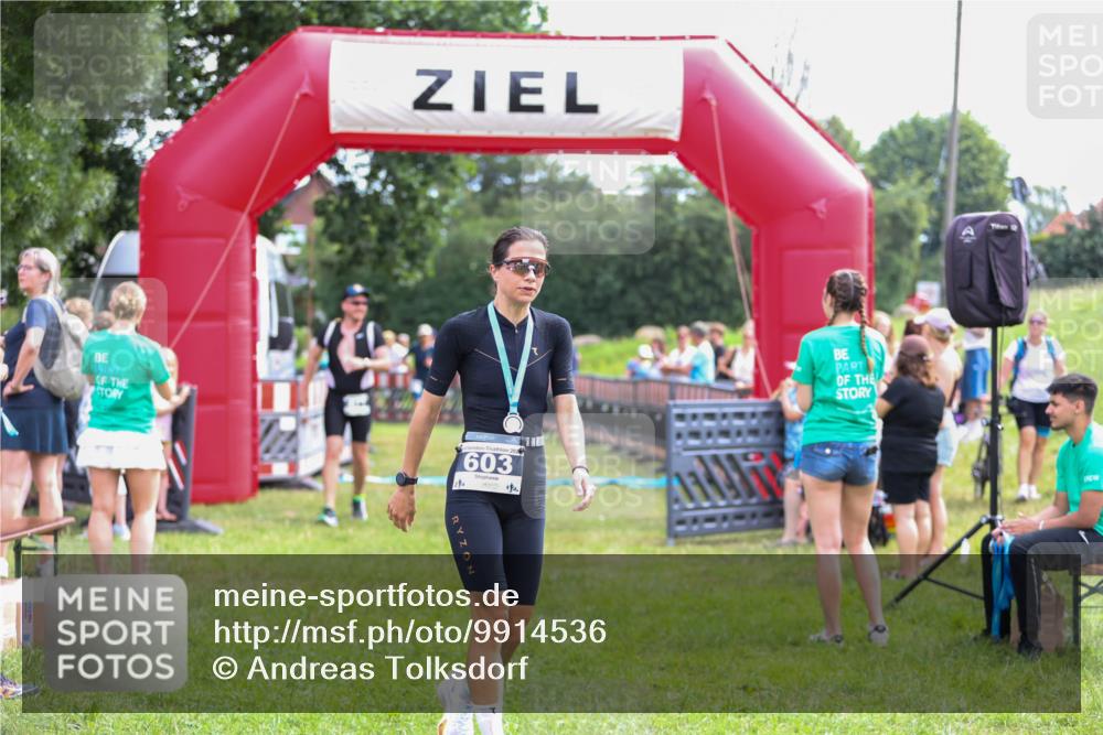 21.06.2026 - 29. Vierlanden-Triathlon Andreas Tolksdorf http://msf.ph/oto/9914536 21.06.2026 11:26:04 Ziel 477, 562 meine-sportfotos.de