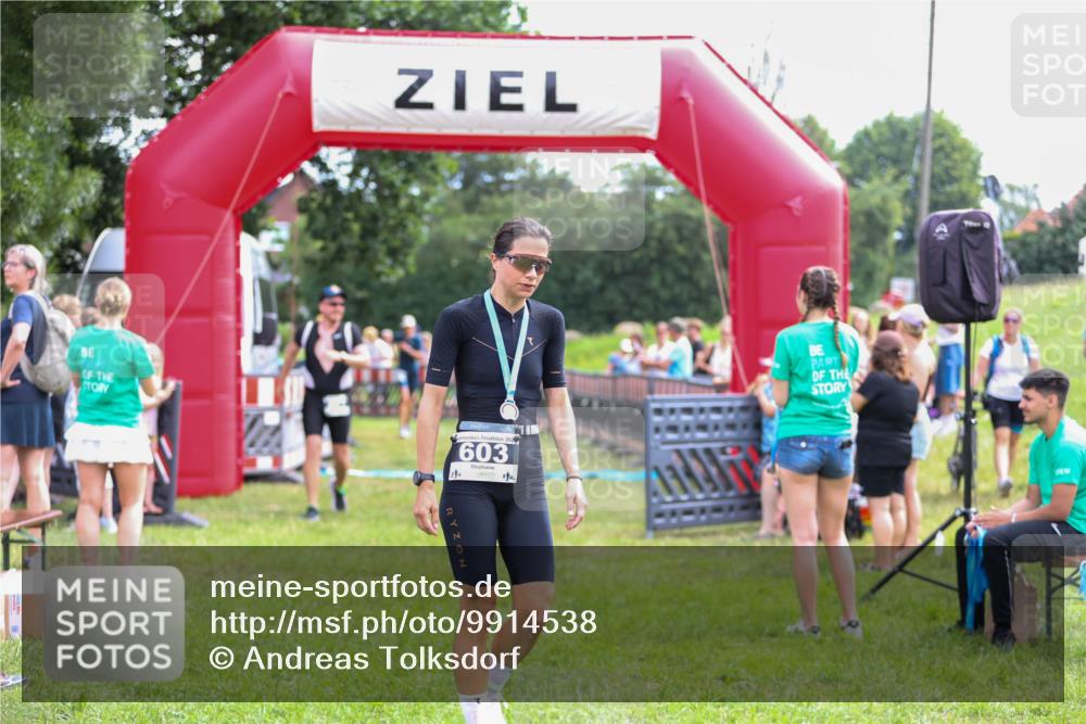 21.06.2026 - 29. Vierlanden-Triathlon Andreas Tolksdorf http://msf.ph/oto/9914538 21.06.2026 11:26:04 Ziel 477, 562 meine-sportfotos.de