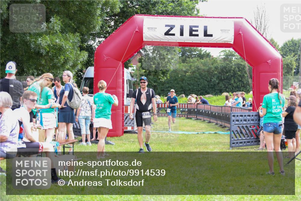 21.06.2026 - 29. Vierlanden-Triathlon Andreas Tolksdorf http://msf.ph/oto/9914539 21.06.2026 11:26:06 Ziel 477, 562 meine-sportfotos.de