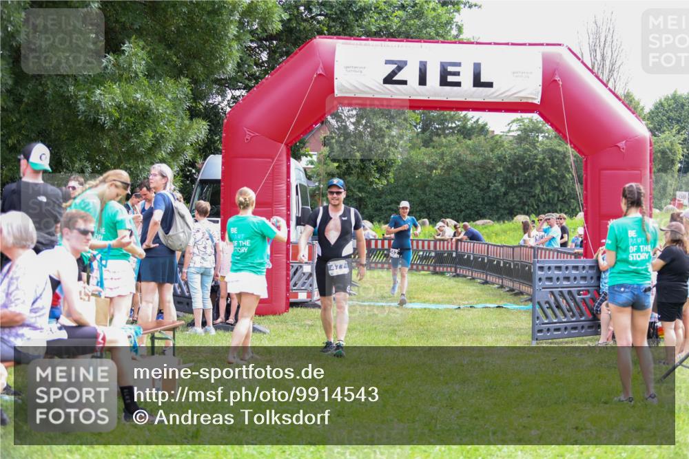 21.06.2026 - 29. Vierlanden-Triathlon Andreas Tolksdorf http://msf.ph/oto/9914543 21.06.2026 11:26:06 Ziel 477, 562 meine-sportfotos.de