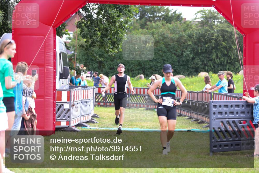 21.06.2026 - 29. Vierlanden-Triathlon Andreas Tolksdorf http://msf.ph/oto/9914551 21.06.2026 11:26:29 Ziel 496, 564, 1356 meine-sportfotos.de