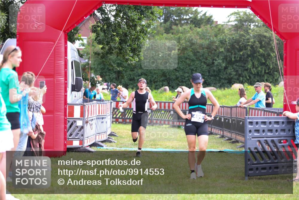 21.06.2026 - 29. Vierlanden-Triathlon Andreas Tolksdorf http://msf.ph/oto/9914553 21.06.2026 11:26:29 Ziel 496, 564, 1356 meine-sportfotos.de