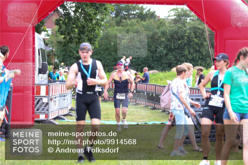21.06.2026 - 29. Vierlanden-Triathlon Andreas Tolksdorf http://msf.ph/oto/9914568 21.06.2026 11:26:35 Ziel 536, 564, 1356 meine-sportfotos.de
