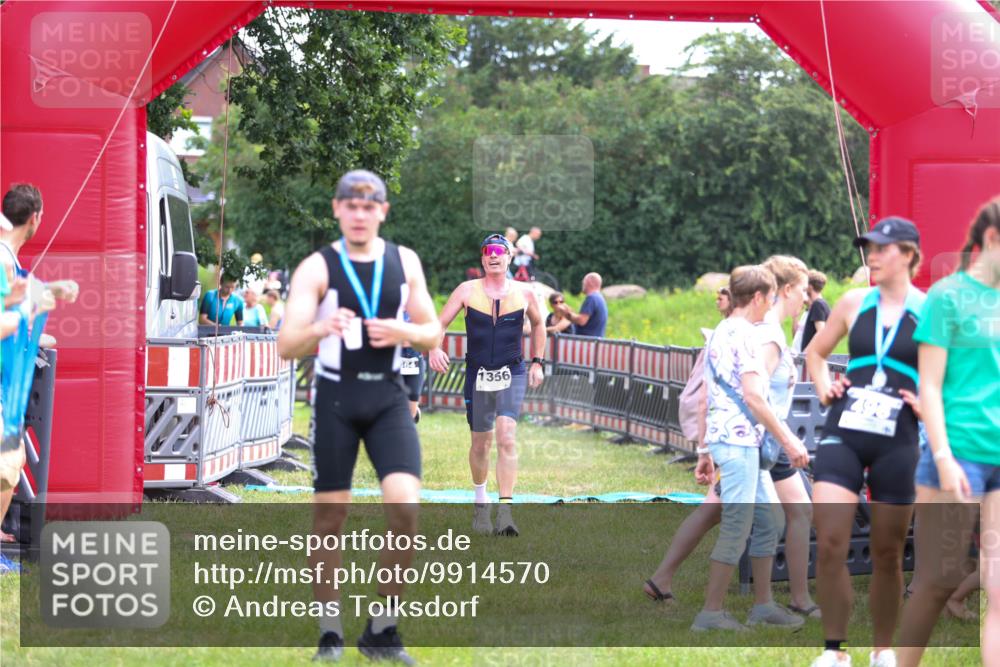 21.06.2026 - 29. Vierlanden-Triathlon Andreas Tolksdorf http://msf.ph/oto/9914570 21.06.2026 11:26:35 Ziel 536, 564, 1356 meine-sportfotos.de