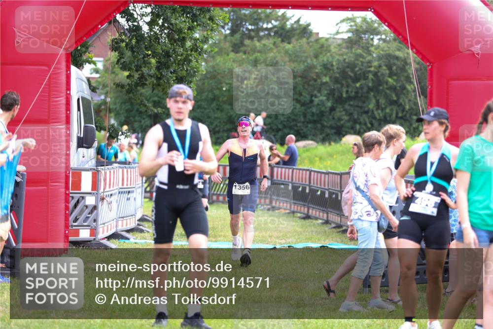 21.06.2026 - 29. Vierlanden-Triathlon Andreas Tolksdorf http://msf.ph/oto/9914571 21.06.2026 11:26:35 Ziel 536, 564, 1356 meine-sportfotos.de