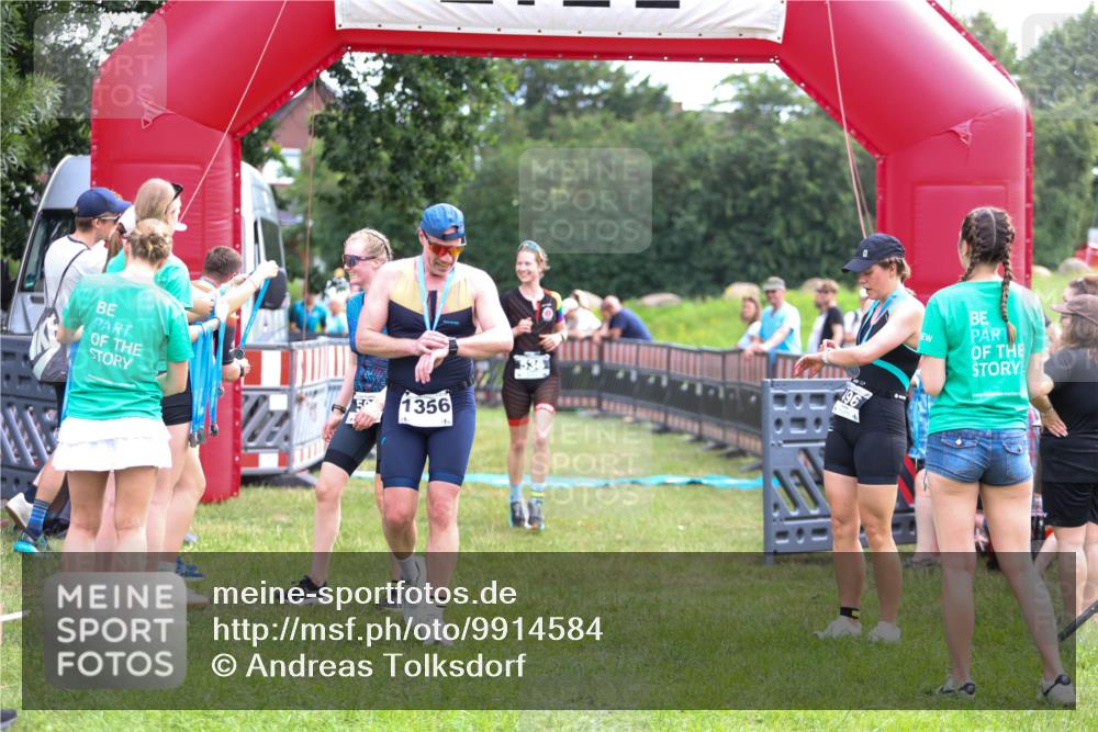 21.06.2026 - 29. Vierlanden-Triathlon Andreas Tolksdorf http://msf.ph/oto/9914584 21.06.2026 11:26:43 Ziel 526, 536 meine-sportfotos.de