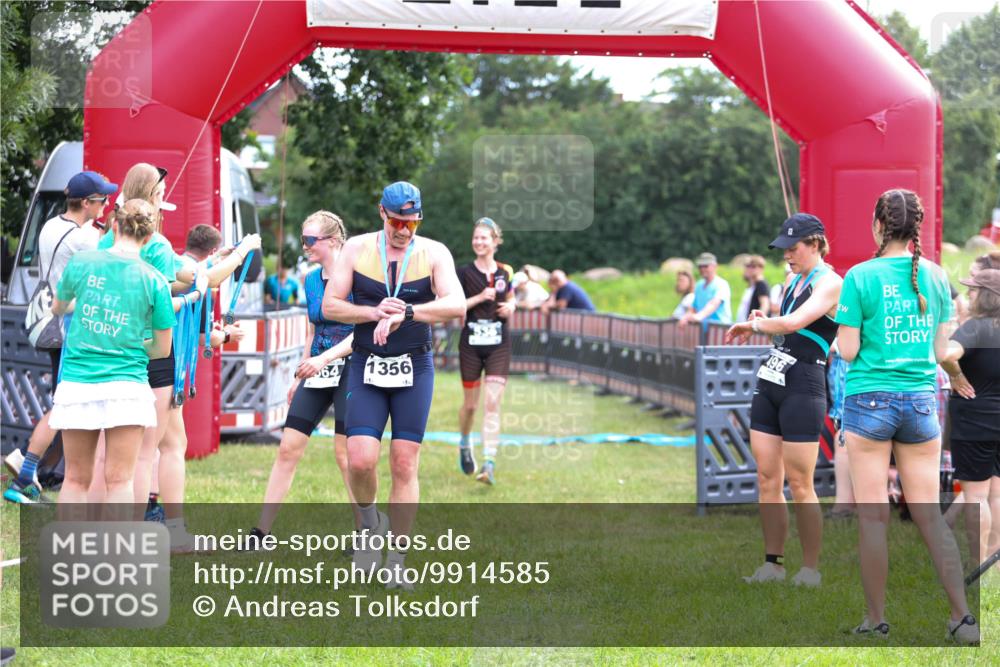 21.06.2026 - 29. Vierlanden-Triathlon Andreas Tolksdorf http://msf.ph/oto/9914585 21.06.2026 11:26:43 Ziel 526, 536 meine-sportfotos.de