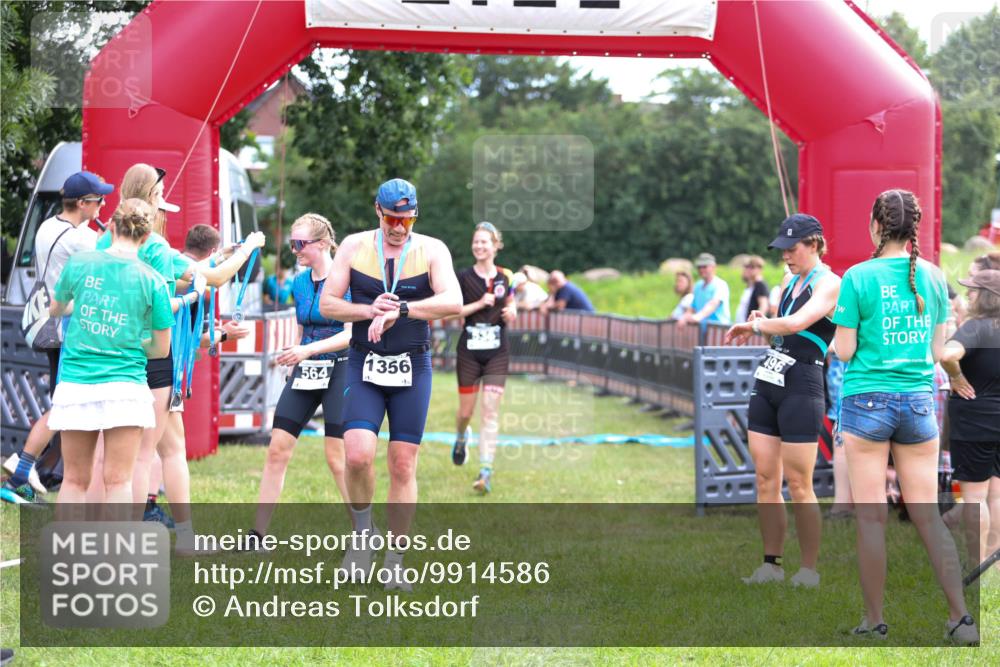 21.06.2026 - 29. Vierlanden-Triathlon Andreas Tolksdorf http://msf.ph/oto/9914586 21.06.2026 11:26:43 Ziel 526, 536 meine-sportfotos.de