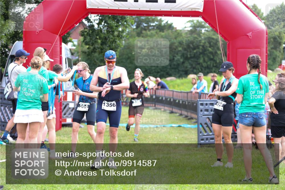21.06.2026 - 29. Vierlanden-Triathlon Andreas Tolksdorf http://msf.ph/oto/9914587 21.06.2026 11:26:43 Ziel 526, 536 meine-sportfotos.de