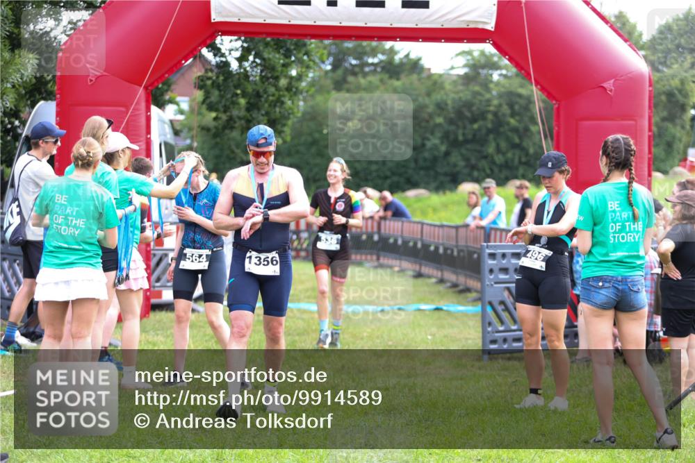 21.06.2026 - 29. Vierlanden-Triathlon Andreas Tolksdorf http://msf.ph/oto/9914589 21.06.2026 11:26:43 Ziel 526, 536 meine-sportfotos.de
