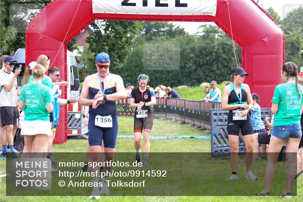 21.06.2026 - 29. Vierlanden-Triathlon Andreas Tolksdorf http://msf.ph/oto/9914592 21.06.2026 11:26:45 Ziel 480, 526, 536 meine-sportfotos.de