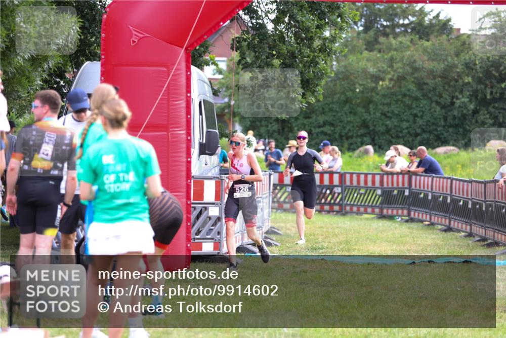 21.06.2026 - 29. Vierlanden-Triathlon Andreas Tolksdorf http://msf.ph/oto/9914602 21.06.2026 11:26:56 Ziel 480, 526 meine-sportfotos.de