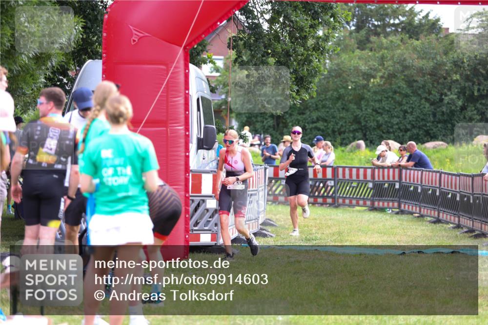 21.06.2026 - 29. Vierlanden-Triathlon Andreas Tolksdorf http://msf.ph/oto/9914603 21.06.2026 11:26:56 Ziel 480, 526 meine-sportfotos.de