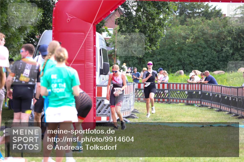 21.06.2026 - 29. Vierlanden-Triathlon Andreas Tolksdorf http://msf.ph/oto/9914604 21.06.2026 11:26:56 Ziel 480, 526 meine-sportfotos.de