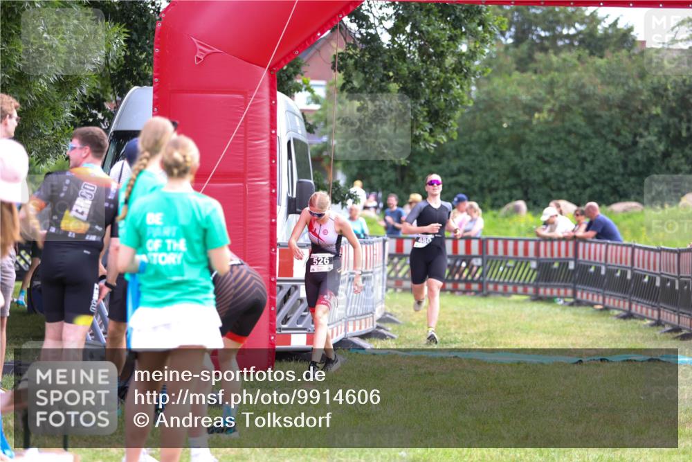 21.06.2026 - 29. Vierlanden-Triathlon Andreas Tolksdorf http://msf.ph/oto/9914606 21.06.2026 11:26:56 Ziel 480, 526 meine-sportfotos.de