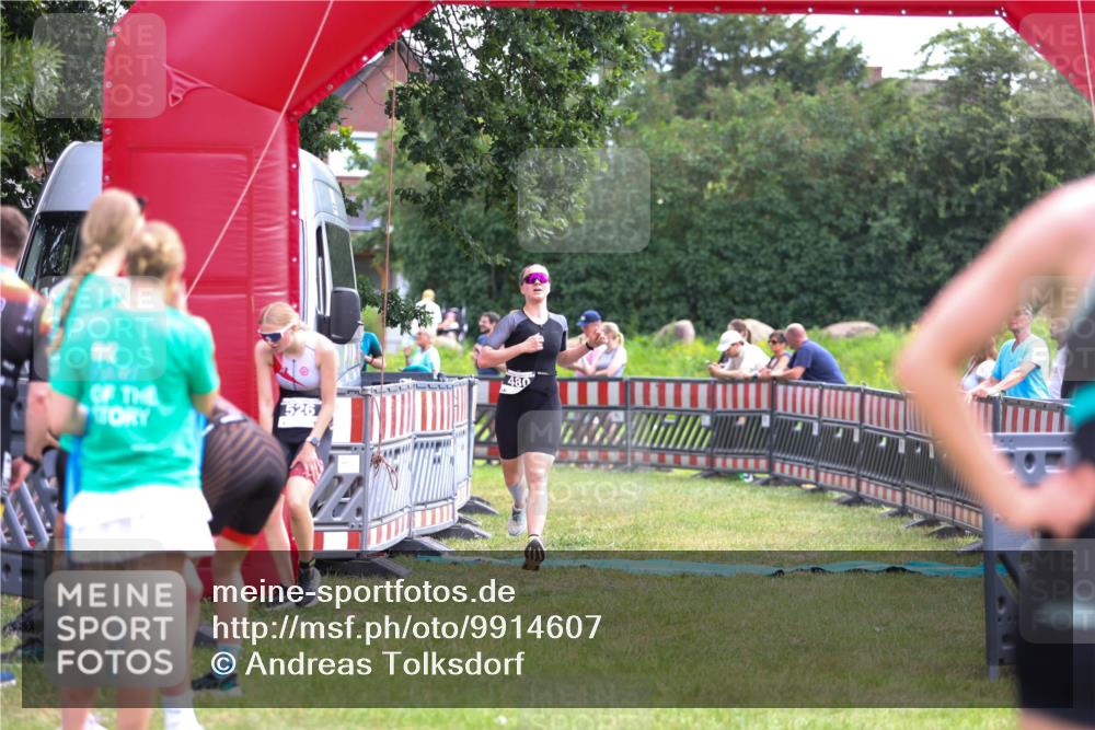 21.06.2026 - 29. Vierlanden-Triathlon Andreas Tolksdorf http://msf.ph/oto/9914607 21.06.2026 11:26:57 Ziel 353, 480, 526 meine-sportfotos.de