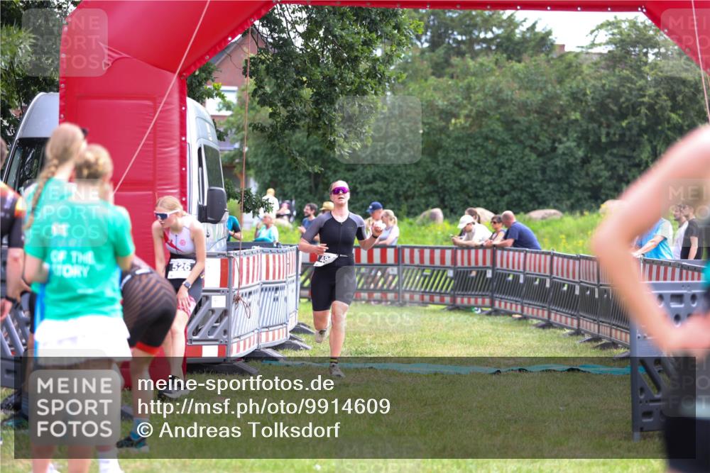 21.06.2026 - 29. Vierlanden-Triathlon Andreas Tolksdorf http://msf.ph/oto/9914609 21.06.2026 11:26:57 Ziel 353, 480, 526 meine-sportfotos.de