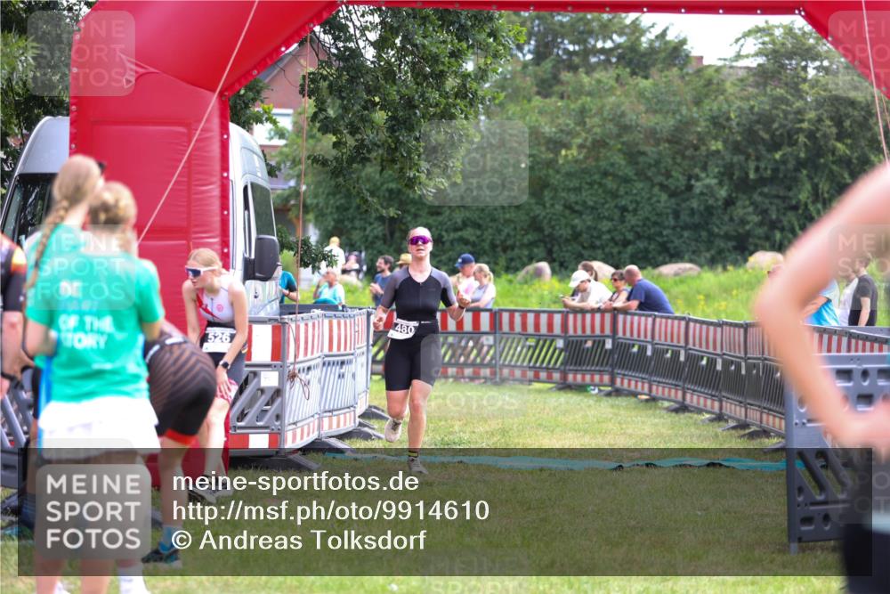 21.06.2026 - 29. Vierlanden-Triathlon Andreas Tolksdorf http://msf.ph/oto/9914610 21.06.2026 11:26:57 Ziel 353, 480, 526 meine-sportfotos.de