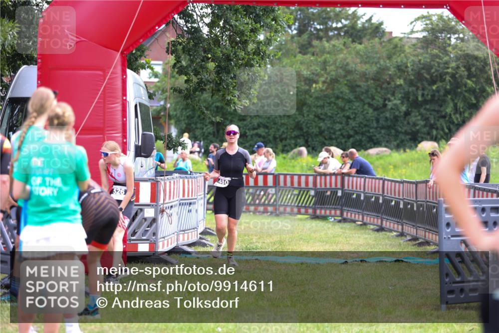 21.06.2026 - 29. Vierlanden-Triathlon Andreas Tolksdorf http://msf.ph/oto/9914611 21.06.2026 11:26:57 Ziel 353, 480, 526 meine-sportfotos.de