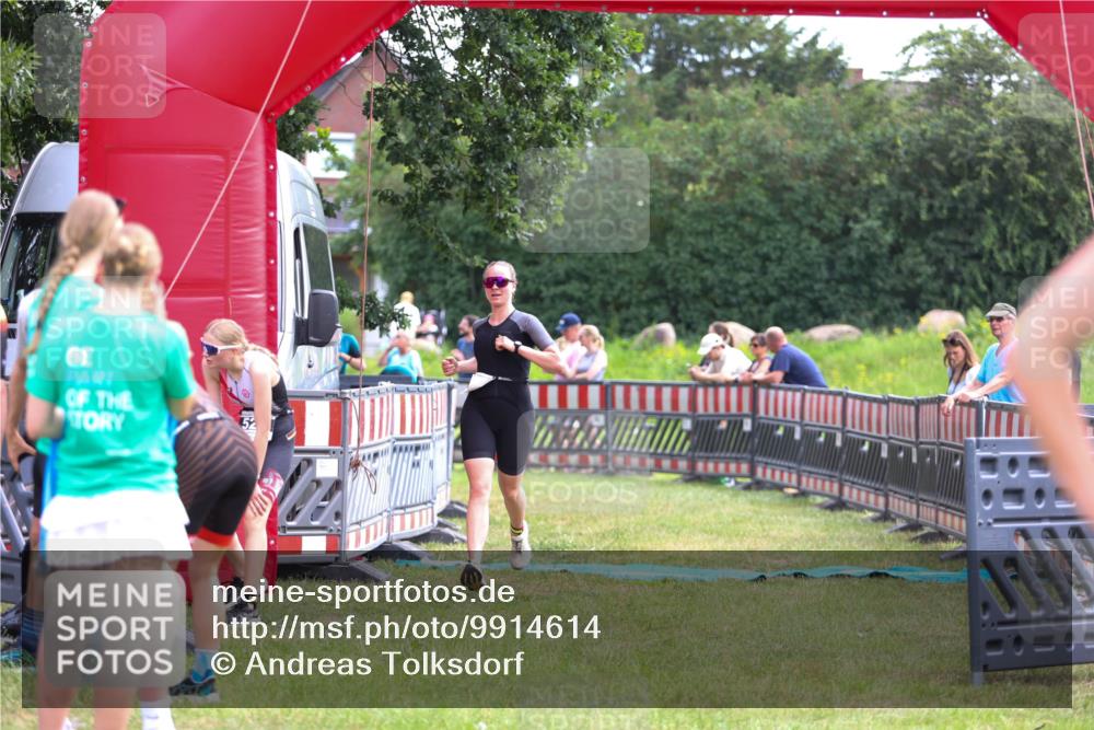 21.06.2026 - 29. Vierlanden-Triathlon Andreas Tolksdorf http://msf.ph/oto/9914614 21.06.2026 11:26:57 Ziel 353, 480, 526 meine-sportfotos.de