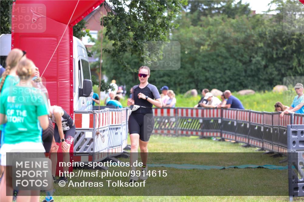 21.06.2026 - 29. Vierlanden-Triathlon Andreas Tolksdorf http://msf.ph/oto/9914615 21.06.2026 11:26:58 Ziel 353, 480, 526 meine-sportfotos.de