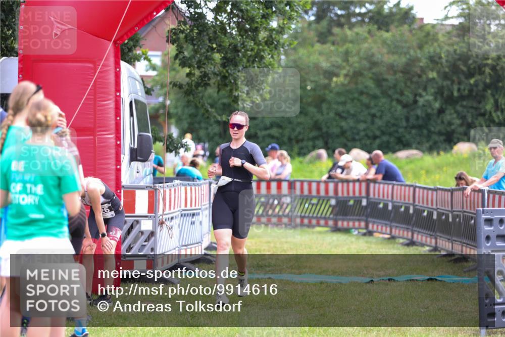 21.06.2026 - 29. Vierlanden-Triathlon Andreas Tolksdorf http://msf.ph/oto/9914616 21.06.2026 11:26:58 Ziel 353, 480, 526 meine-sportfotos.de