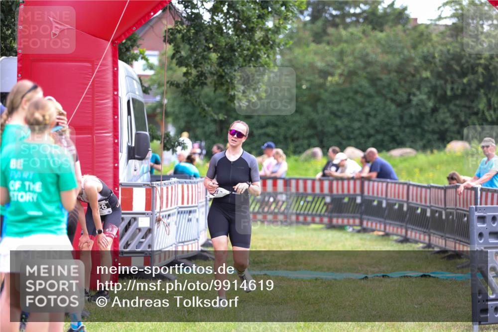 21.06.2026 - 29. Vierlanden-Triathlon Andreas Tolksdorf http://msf.ph/oto/9914619 21.06.2026 11:26:58 Ziel 353, 480, 526 meine-sportfotos.de
