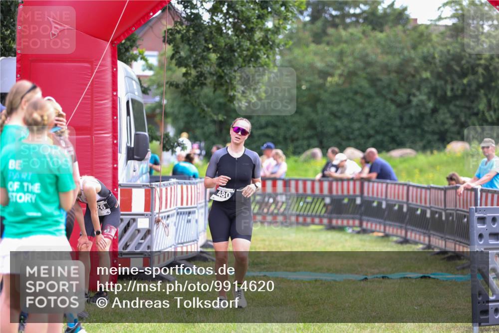 21.06.2026 - 29. Vierlanden-Triathlon Andreas Tolksdorf http://msf.ph/oto/9914620 21.06.2026 11:26:58 Ziel 353, 480, 526 meine-sportfotos.de
