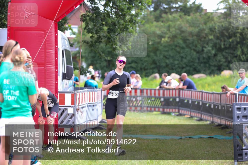 21.06.2026 - 29. Vierlanden-Triathlon Andreas Tolksdorf http://msf.ph/oto/9914622 21.06.2026 11:26:58 Ziel 353, 480, 526 meine-sportfotos.de