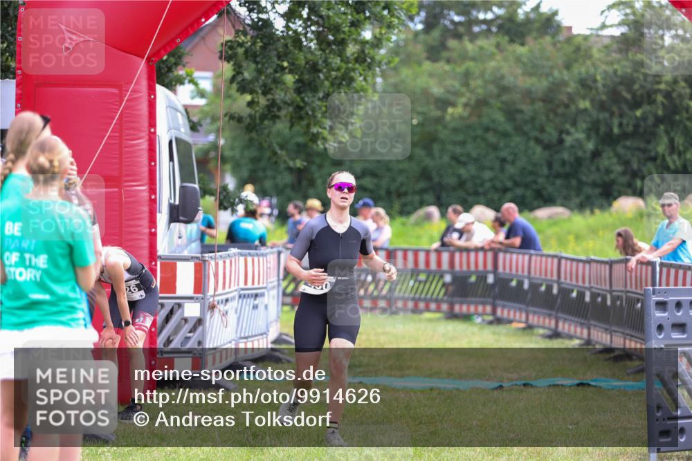 21.06.2026 - 29. Vierlanden-Triathlon Andreas Tolksdorf http://msf.ph/oto/9914626 21.06.2026 11:26:58 Ziel 353, 480, 526 meine-sportfotos.de