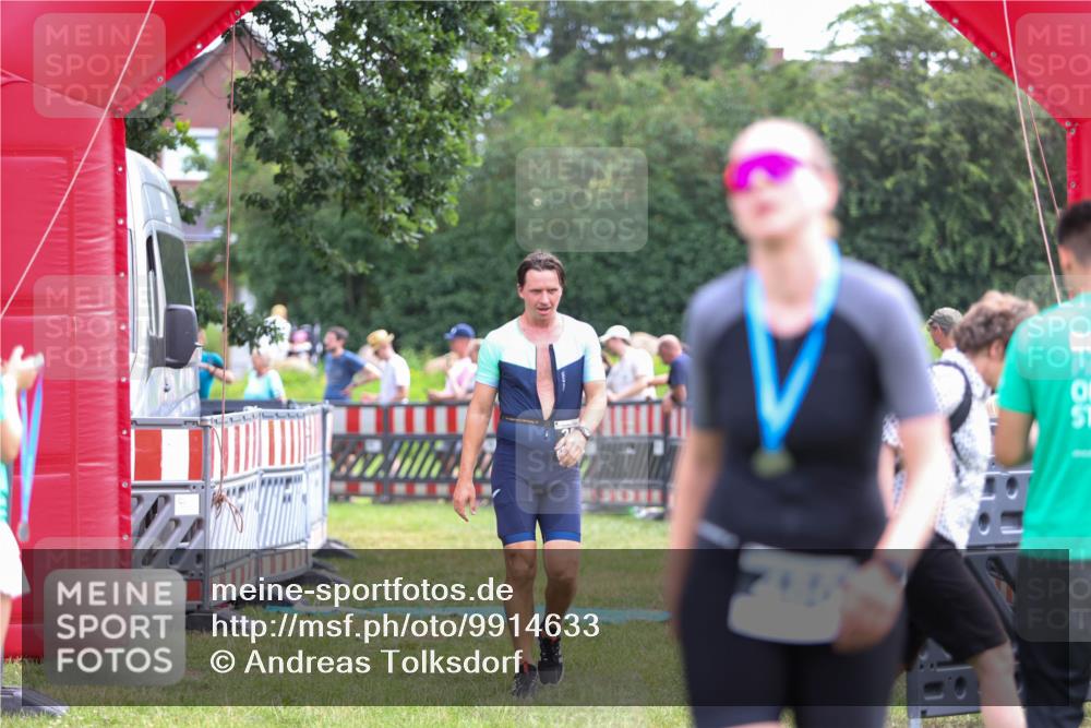 21.06.2026 - 29. Vierlanden-Triathlon Andreas Tolksdorf http://msf.ph/oto/9914633 21.06.2026 11:27:10 Ziel 353 meine-sportfotos.de