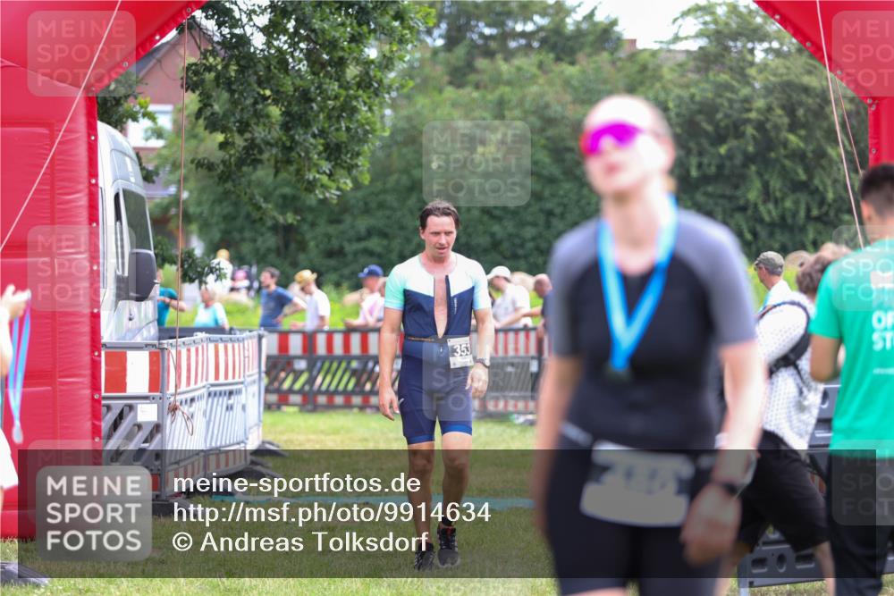 21.06.2026 - 29. Vierlanden-Triathlon Andreas Tolksdorf http://msf.ph/oto/9914634 21.06.2026 11:27:10 Ziel 353 meine-sportfotos.de